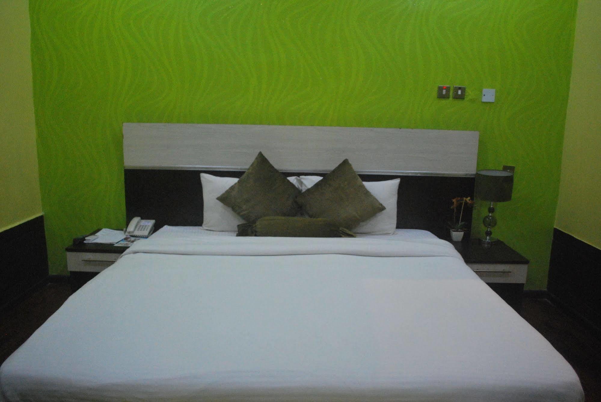 Aries Suites Lagos Esterno foto