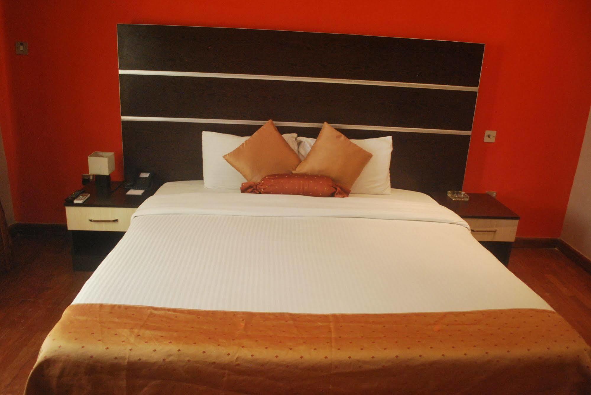 Aries Suites Lagos Esterno foto